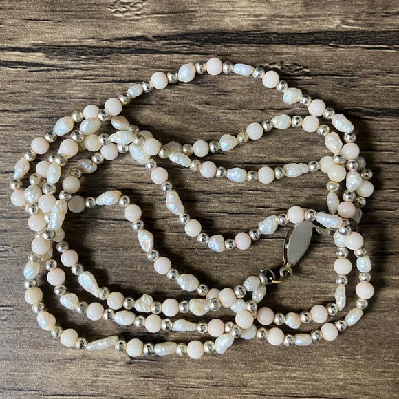 Vintage double strand ivory and silvertone beads and faux pearl baroque necklace - Picture 12 of 12